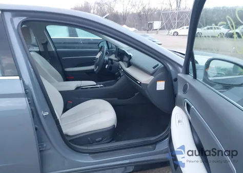 2024 Hyundai Sonata Hybrid Sel z USA, uszkodzony, nr VIN KMHL34JJ8RA101339